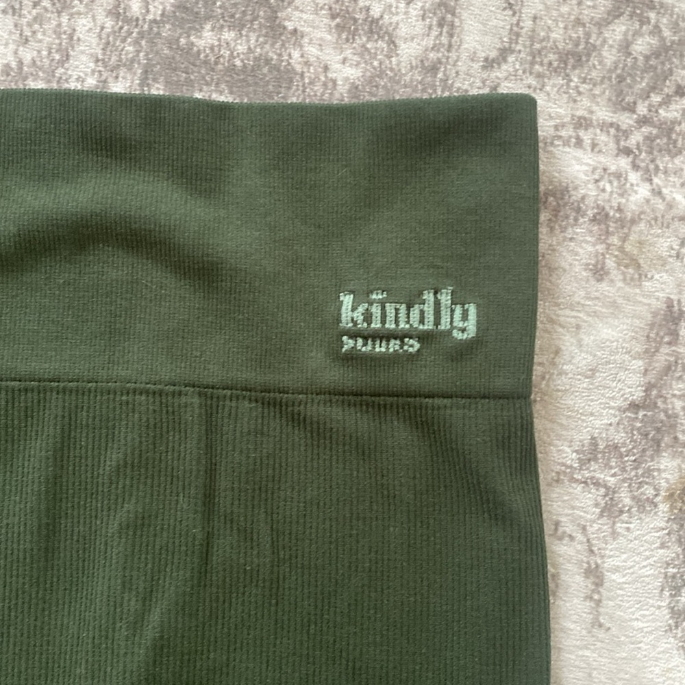 Forest Green Leggings with Elastic Waistband and Full-Length Fit - Picture 2 of 4